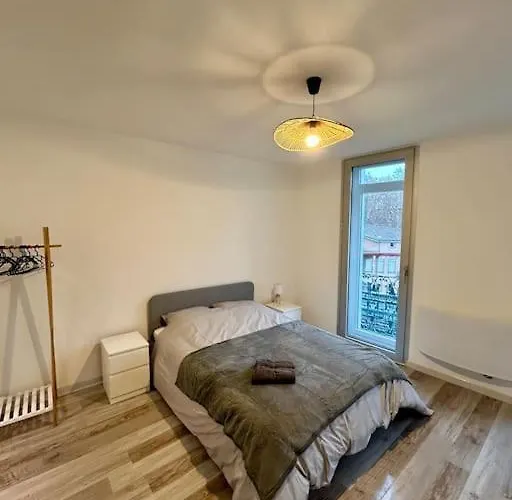 Le Douillet, Proche Gare Et Metro Apartament