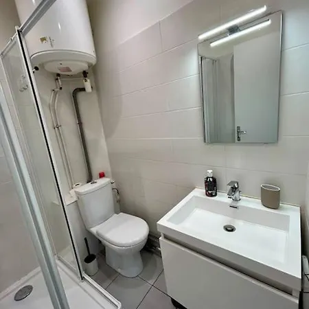 Le Douillet, Proche Gare Et Metro *