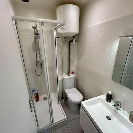 Le Douillet, Proche Gare Et Metro