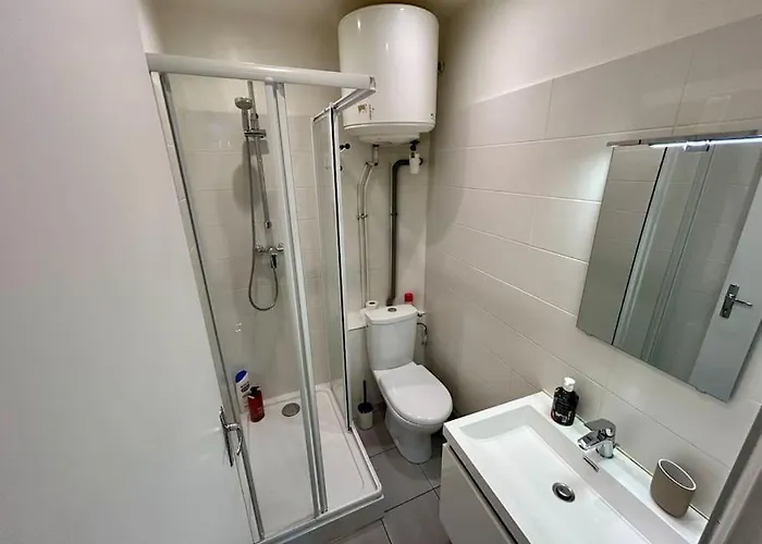 Le Douillet, Proche Gare Et Metro